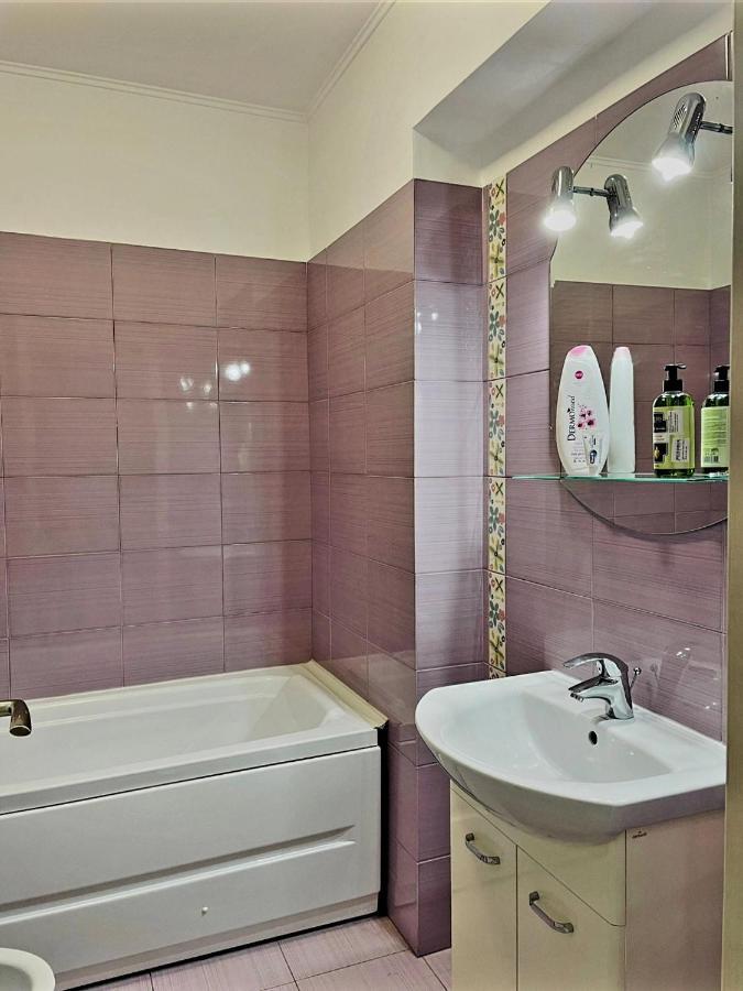Studio Modern. Bucureşti Ngoại thất bức ảnh